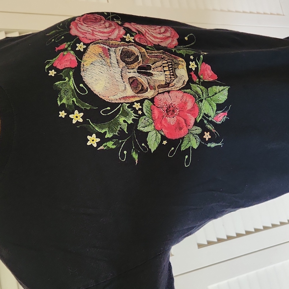 Skull and Roses Graphic Tee Shirt XXL Black and Pink - Picture 4 of 6